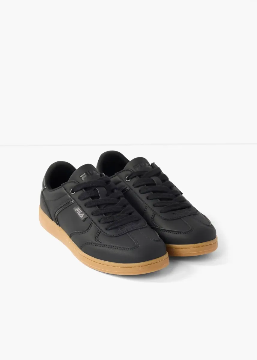 Fila superge v retro videzu