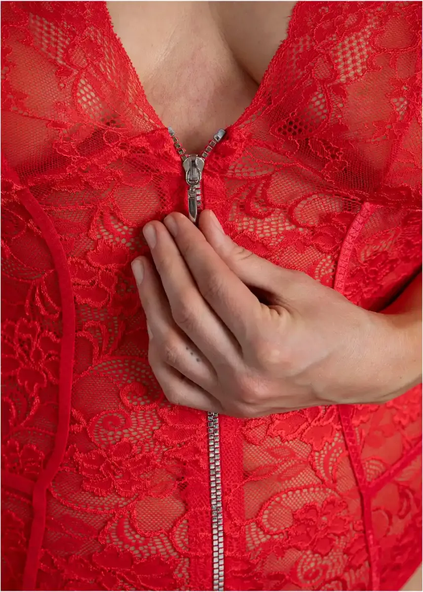String bodi z odprtino