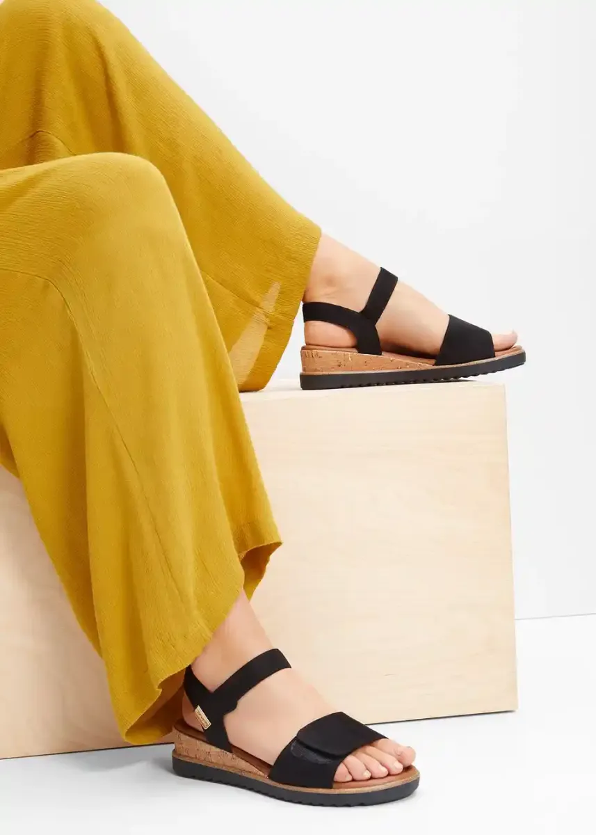 Tamaris sandalete s polno peto