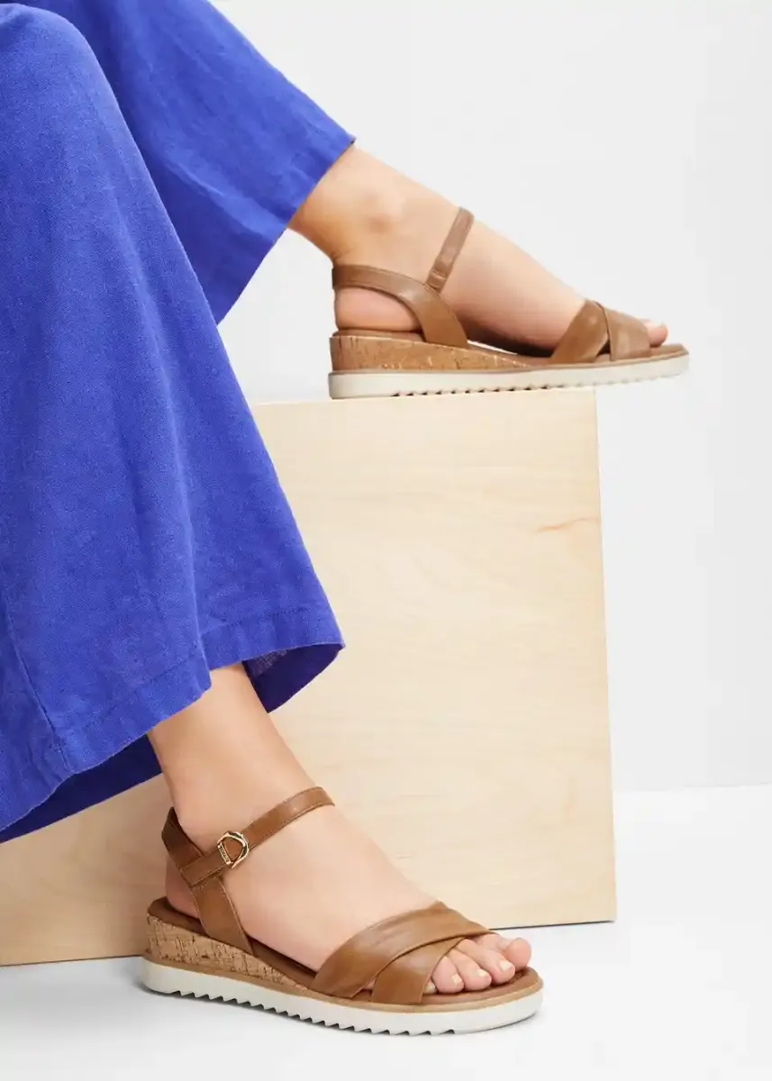 Tamaris sandalete s polno peto
