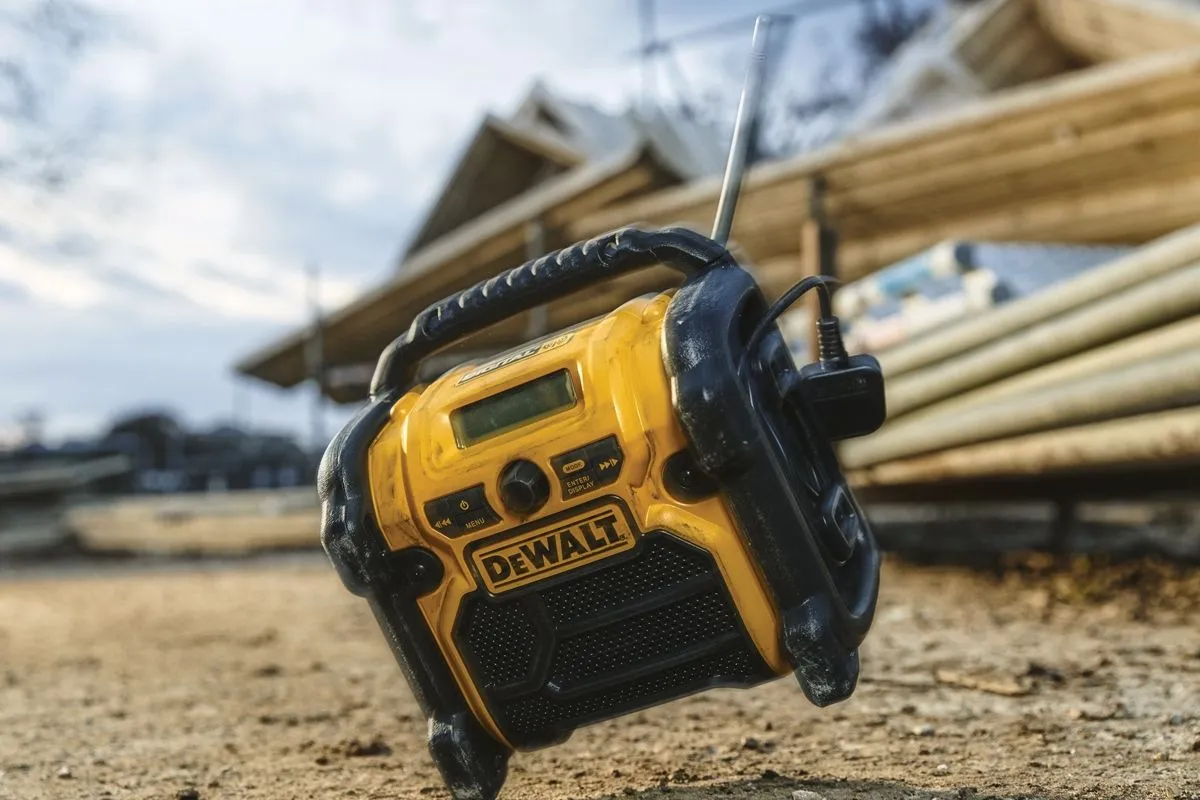 FM/AM DIGITALNI RADIO DEWALT DCR020